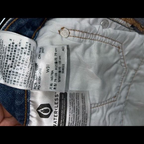 Levi’s High Waisted Vintage Distressed Medium Wash Denim Shorts — 31 - Picture 6 of 8